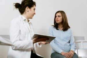 embarazada en consulta medica